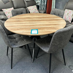 Epsom 1.2 round table and 4 chairs