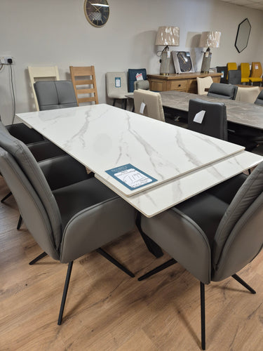 Thornton 1.6-2.4 extending dining table