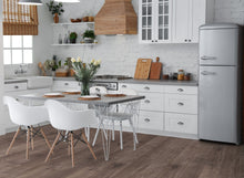 Load image into Gallery viewer, BinylPro 8mm Clayborne Oak